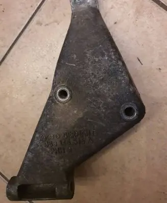 Audi A4 S4 B5 8D Engine mounting bracket 068145515A