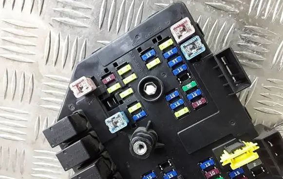 Opel Antara Fuse module 95137841