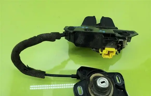 Opel Vectra C Tailgate/trunk/boot lock/catch/latch 09180104