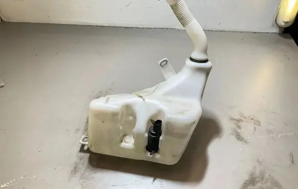 Iveco Daily 6th gen Windshield washer fluid reservoir/tank 5801566048
