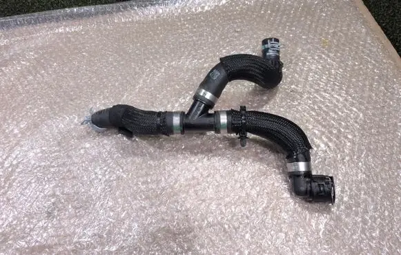 Renault Trafic III (X82) Engine coolant pipe/hose 215017718R