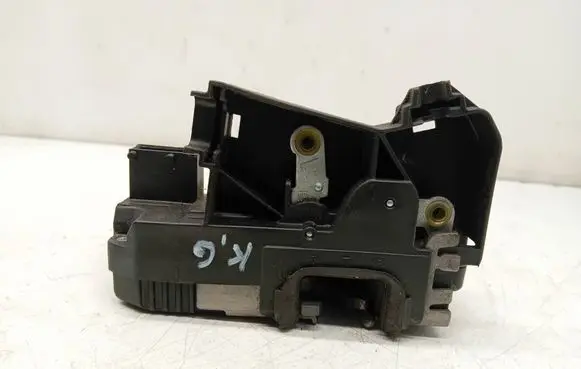 Opel Vivaro Loading door lock 8200282303 93851809