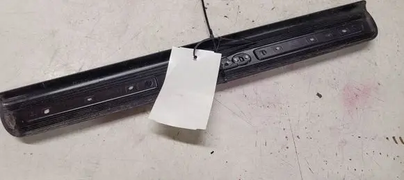Volvo S40 Side skirt front trim 30744287
