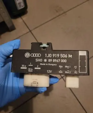 Volkswagen Polo Coolant fan relay 1J0919506M 898967000