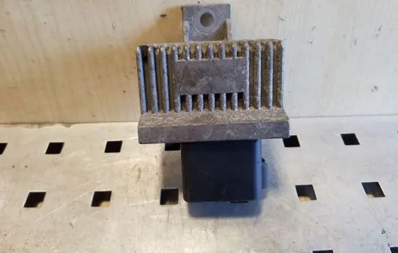 Volvo S40, V40 Glow plug pre-heat relay