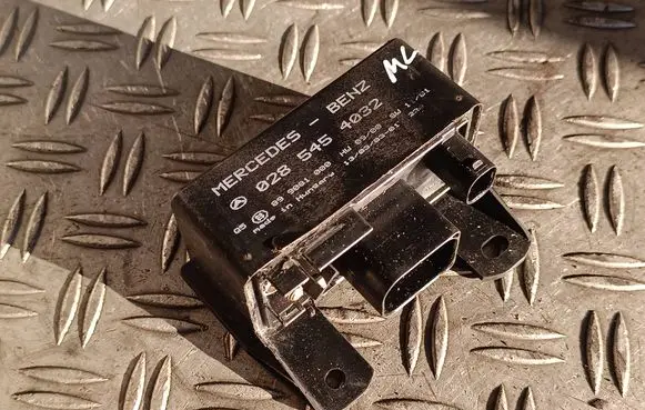 Mercedes-Benz ML W163 Glow plug pre-heat relay 0285454032 899081000