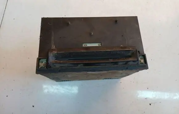 Nissan Pathfinder R51 CD/DVD changer 28185EB600