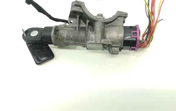 Volkswagen PASSAT B5 Ignition lock 4B0905851A 4B0905849