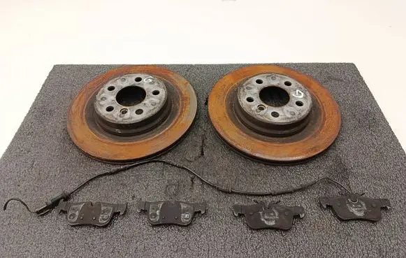 BMW 2 F46 Rear brake disc 6799369 8867488 6865612