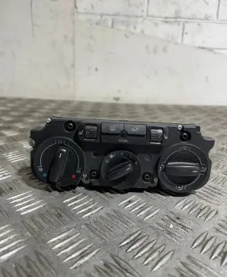 Volkswagen Golf V Climate control unit 74730901