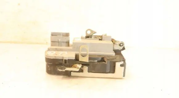 Peugeot 206+ Front door lock