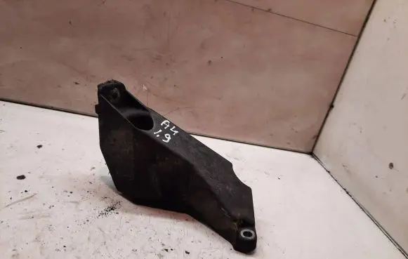 Audi A4 S4 B6 8E 8H Engine mounting bracket 8E0199307A