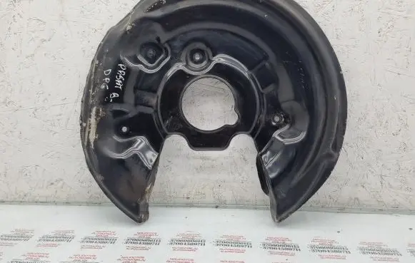 Volkswagen PASSAT B6 Rear brake disc plate dust cover 5N0615612C