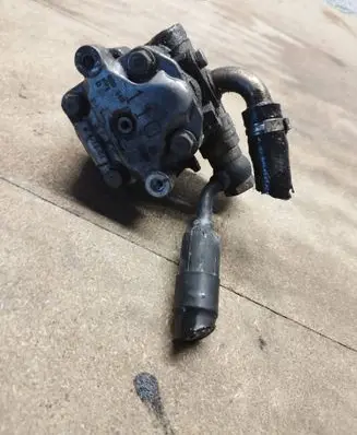 Volkswagen PASSAT B5.5 Power steering pump 8d0145110