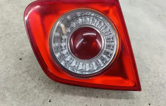 Volkswagen Jetta V Tailgate rear/tail lights 1K5945093
