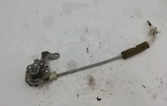 Honda CR-V Front door lock (next to the handle) SWAR7F18GTC