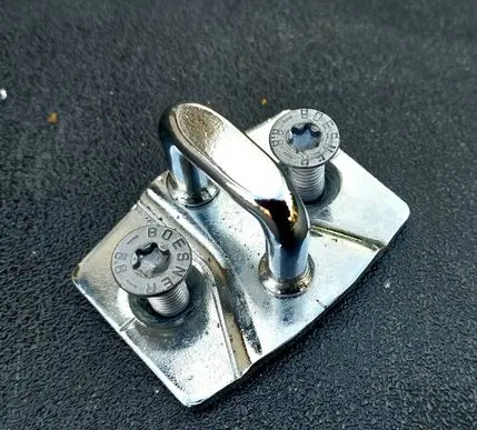 BMW 5 E60 E61 Rear door lock loop/hook striker 