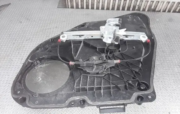 Rear door manual window regulator