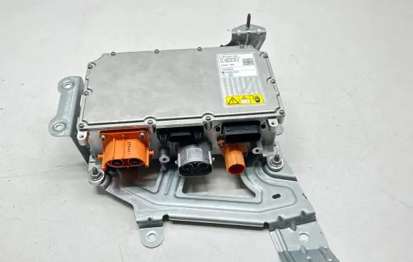 Voltage converter inverter