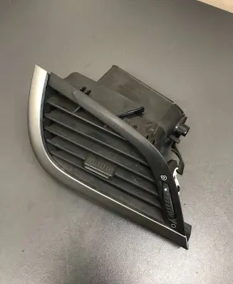 Peugeot 207 Dash center air vent grill 9650088577 A1010046