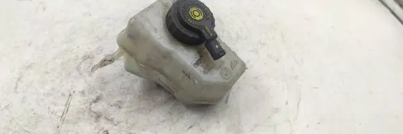 Brake fluid reservoir