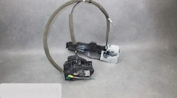 Nissan Note (E12) Front door lock YJ02C