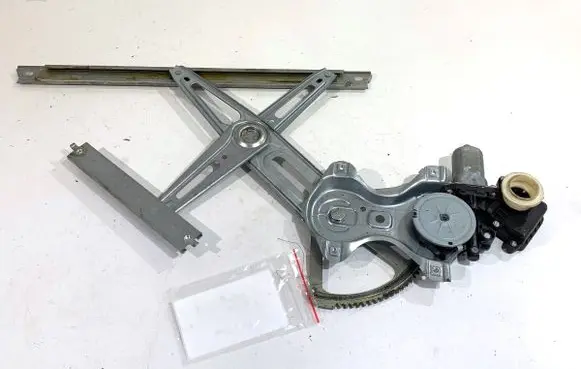 Toyota Auris E180 Front door window regulator with motor 8570202020