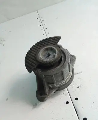 Engine mount bracket
