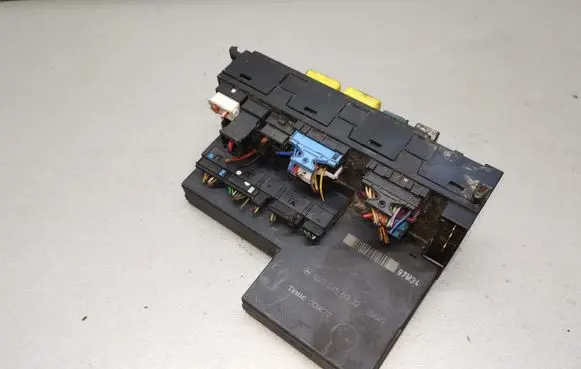 Mercedes-Benz E W210 Fuse module 0225455332