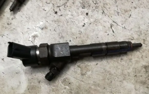 Renault Trafic II (X83) Fuel injector 0445110110B8200100272