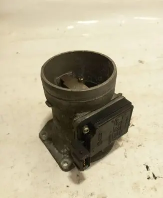 Audi A4 S4 B5 8D Mass air flow meter 037906461B AFH6010A T60796