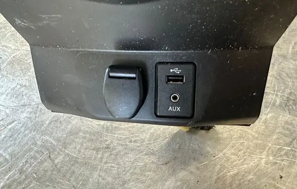 Nissan X-Trail T32 AUX in-socket connector 681044CC0A 681T14CC0A