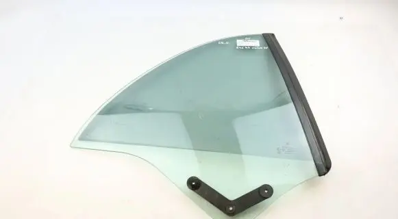 BMW 3 E46 Rear vent window glass 8209424