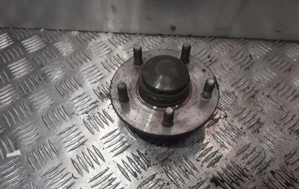 Nissan Primera Rear wheel hub