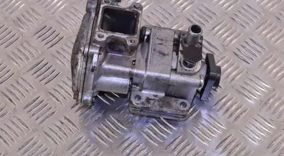 BMW 3 E46 Power steering pump 6756611