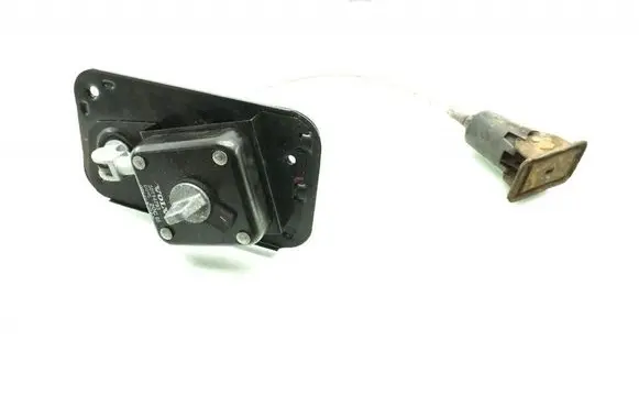 Trunk/boot lower side trim panel