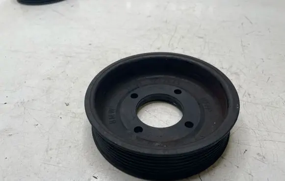 BMW 5 E39 Water pump pulley 1742045