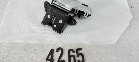 Mazda 3 II Tailgate/trunk/boot lock/catch/latch C6728