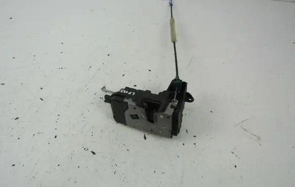 Opel Zafira B Front door lock 