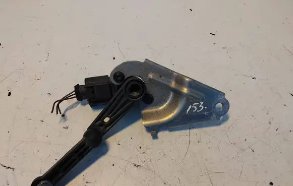 Tesla Model 3 Front height sensor lever 42511700