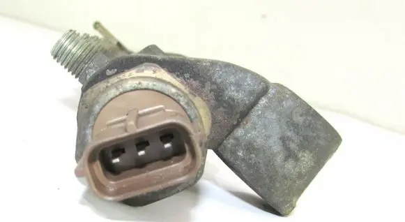 Nissan Primera Fuel main line pipe