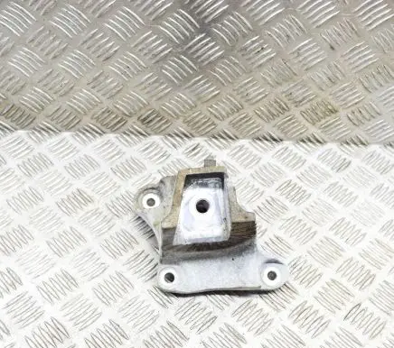 Engine mounting bracket