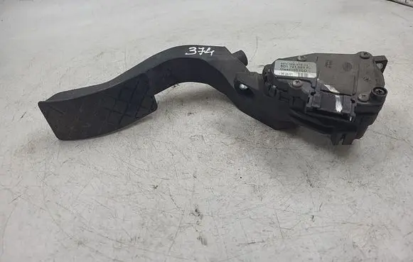 Audi A4 S4 B5 8D Accelerator throttle pedal 8D1721523
