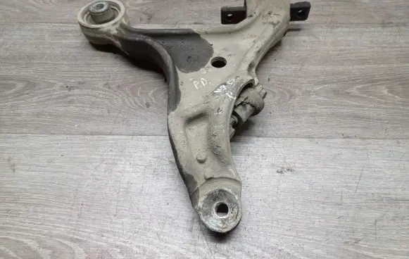 Volvo V70 Front lower control arm/wishbone