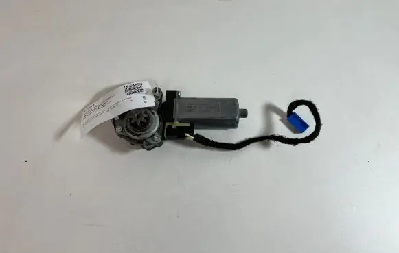 Mercedes-Benz C W204 Seat adjustment motor 0390203001