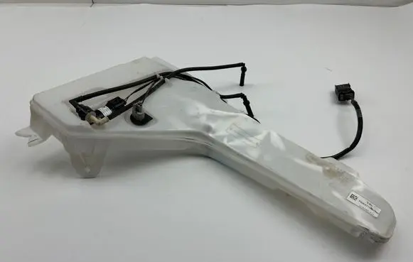 Jeep Grand Cherokee WL Windshield washer fluid reservoir/tank P68377067AB