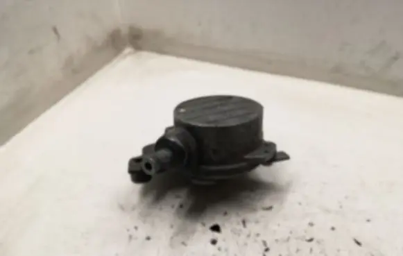 Volkswagen Golf IV Vacuum pump
