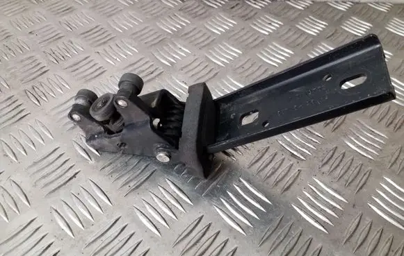 Opel Vivaro Sliding door middle roller runner 311973E 65716