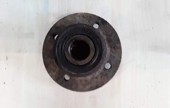 Renault Laguna I Rear wheel hub