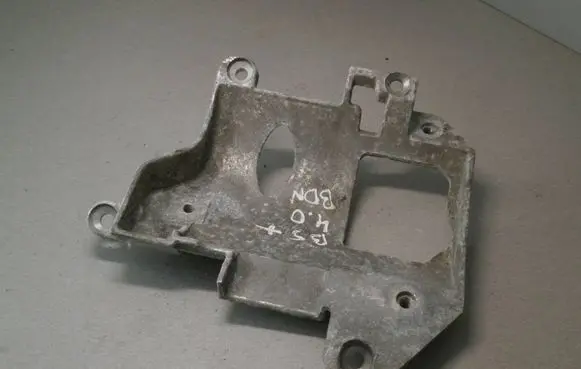 Volkswagen PASSAT B5.5 Engine mounting bracket 07D260885D
